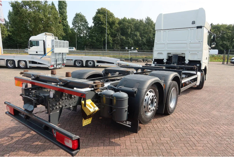 DAF XF 106.480 BDF Super Space CAb 6X2 FAN - Camión chasis: foto 3 DAF XF 106.480 BDF Super Space CAb 6X2 FAN - Camión chasis: foto 3