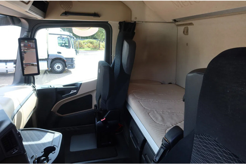 Mercedes-Benz Actros 2642 LL Giga Space Wisselbare opbouw/chassis cabine + lift as - Camión portacontenedore/ Intercambiable: foto 4 Mercedes-Benz Actros 2642 LL Giga Space Wisselbare opbouw/chassis cabine + lift as - Camión portacontenedore/ Intercambiable: foto 4