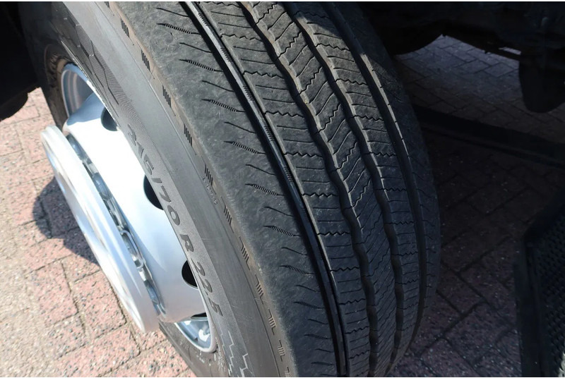 Mercedes-Benz Antos 2127 L Bak + klep 2000 kg Euro 6 - Camión caja cerrada: foto 5 Mercedes-Benz Antos 2127 L Bak + klep 2000 kg Euro 6 - Camión caja cerrada: foto 5