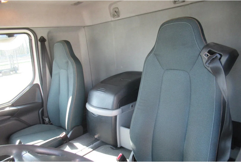 Volvo FL 250 Bakwagen + 6 deuren + Laadklep 2000 kg - Camión caja cerrada: foto 5 Volvo FL 250 Bakwagen + 6 deuren + Laadklep 2000 kg - Camión caja cerrada: foto 5