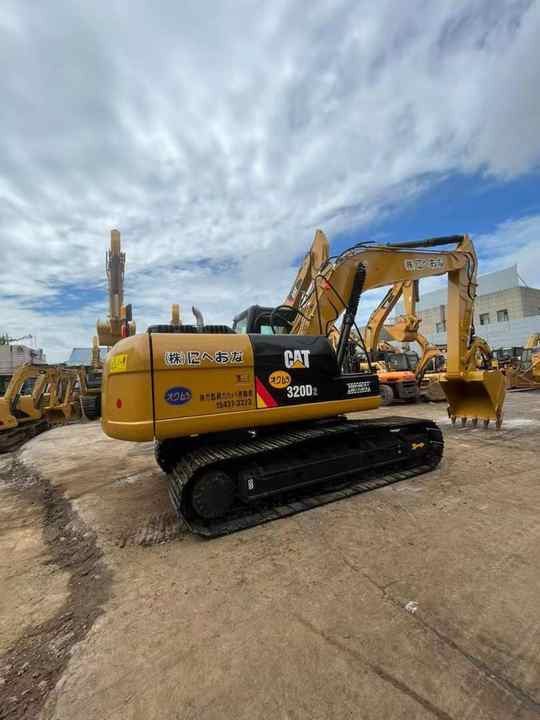Used CAT 320 320B 320C Caterpillar Excavator with bucket Second hand - Excavadora: foto 2 Used CAT 320 320B 320C Caterpillar Excavator with bucket Second hand - Excavadora: foto 2