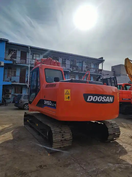 Well-maintained Cheap Price Korea Original Used Doosan Dh150,Dh150lc-7 Crawler Excavator in Shanghai - Excavadora de cadenas: foto 2 Well-maintained Cheap Price Korea Original Used Doosan Dh150,Dh150lc-7 Crawler Excavator in Shanghai - Excavadora de cadenas: foto 2