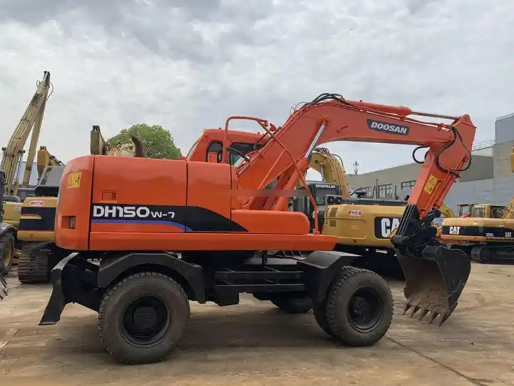 Wheel digging excavator Used DOOSAN150W DH150W DH150W-7 / second-hand KOREA engine DOOSAN DH 150 150W-7 DOOSAN150 - Excavadora de cadenas: foto 5 Wheel digging excavator Used DOOSAN150W DH150W DH150W-7 / second-hand KOREA engine DOOSAN DH 150 150W-7 DOOSAN150 - Excavadora de cadenas: foto 5