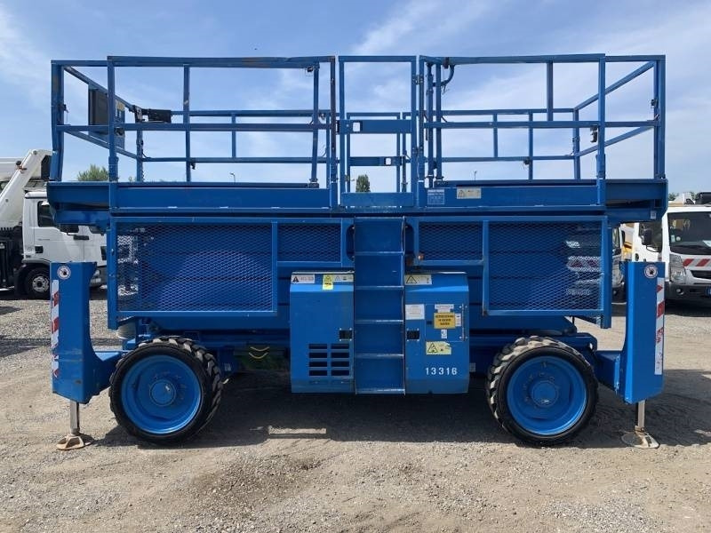 Genie GS4390 - 15,11m, diesel, 4x4 - Plataforma de tijeras: foto 5 Genie GS4390 - 15,11m, diesel, 4x4 - Plataforma de tijeras: foto 5