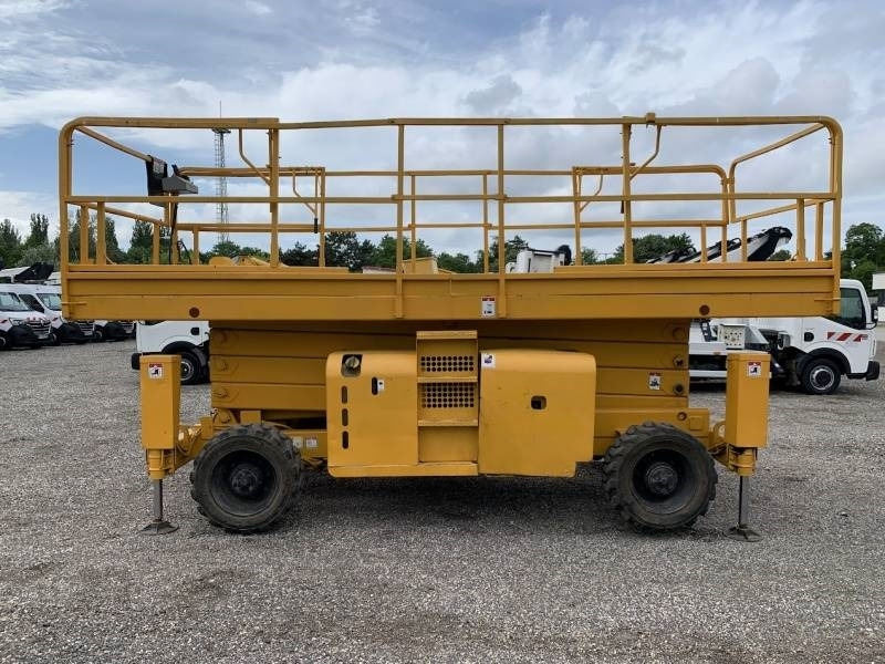 Haulotte H15SXL - 15m, 4x4, diesel - Plataforma de tijeras: foto 5 Haulotte H15SXL - 15m, 4x4, diesel - Plataforma de tijeras: foto 5