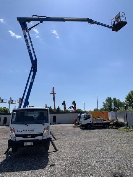 Camión con plataforma elevadora Nissan Cabstar CTE ZED 21 J - 21 m - 200 kg: foto 9 Camión con plataforma elevadora Nissan Cabstar CTE ZED 21 J - 21 m - 200 kg: foto 9