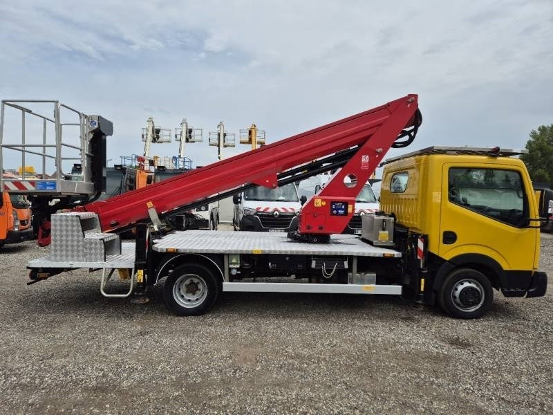 Nissan Cabstar Oil&Steel Scorpion 2313 - 22,6 m, 250 kg - Camión con plataforma elevadora: foto 4 Nissan Cabstar Oil&Steel Scorpion 2313 - 22,6 m, 250 kg - Camión con plataforma elevadora: foto 4