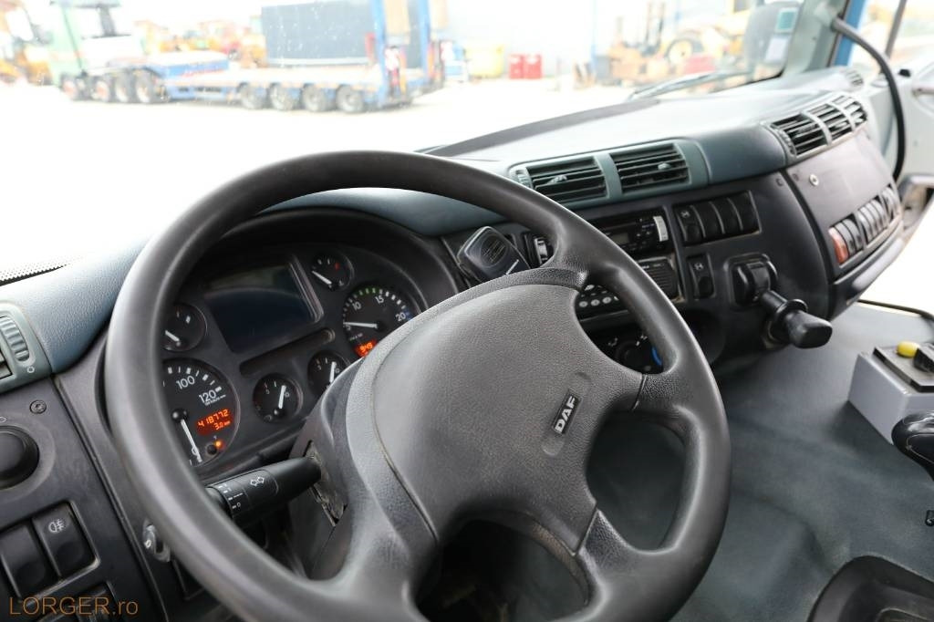 Camión hormigonera DAF CF85: foto 11
