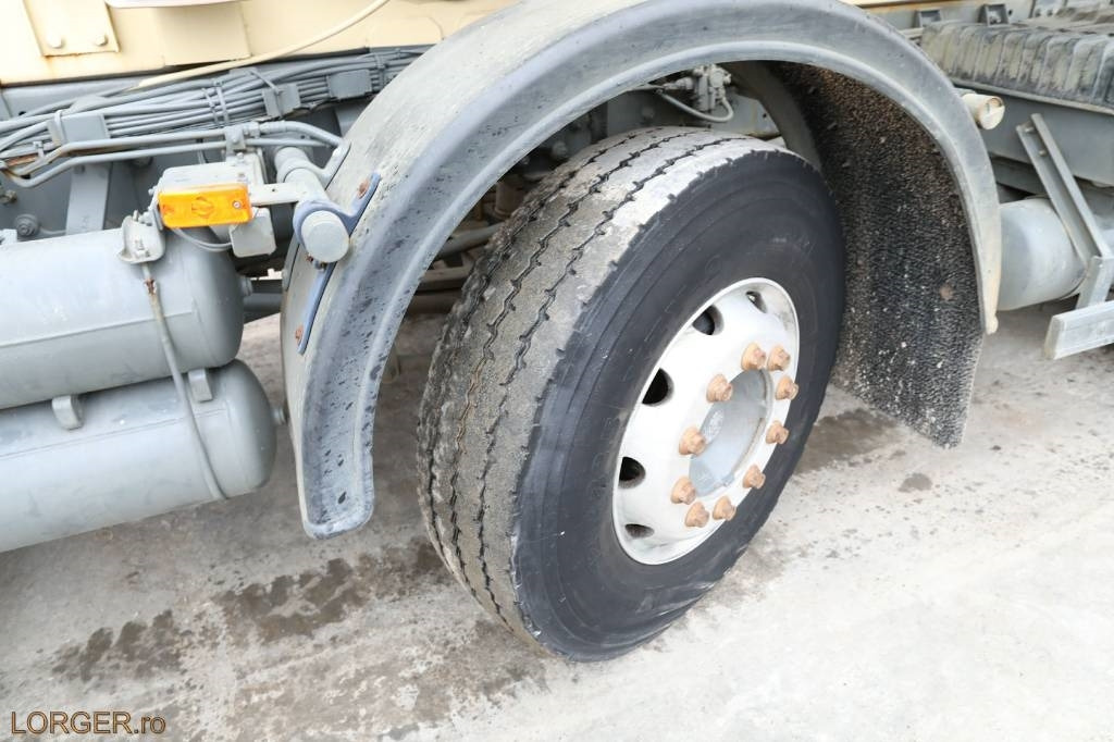 Camión hormigonera DAF CF85: foto 18