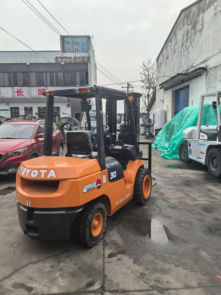TOYATO 3TONS - Carretilla elevadora: foto 1 TOYATO 3TONS - Carretilla elevadora: foto 1