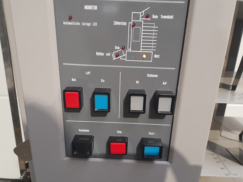 Horizon AC-8000 S | collator | 8 stations | 1992 - Máquina de impresión: foto 3 Horizon AC-8000 S | collator | 8 stations | 1992 - Máquina de impresión: foto 3