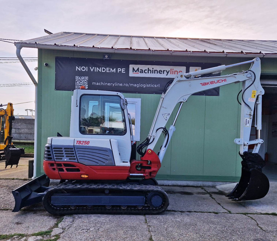 TAKEUCHI TB250 - Miniexcavadora: foto 4 TAKEUCHI TB250 - Miniexcavadora: foto 4