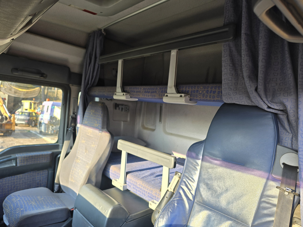 Camión multibasculante MAN TGA 26.413: foto 10 Camión multibasculante MAN TGA 26.413: foto 10