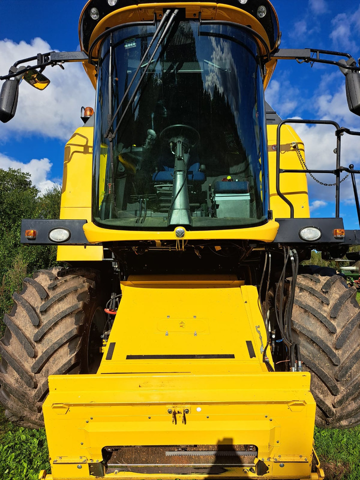 NEW HOLLAND TC 5.90 - Cosechadora de granos: foto 2 NEW HOLLAND TC 5.90 - Cosechadora de granos: foto 2