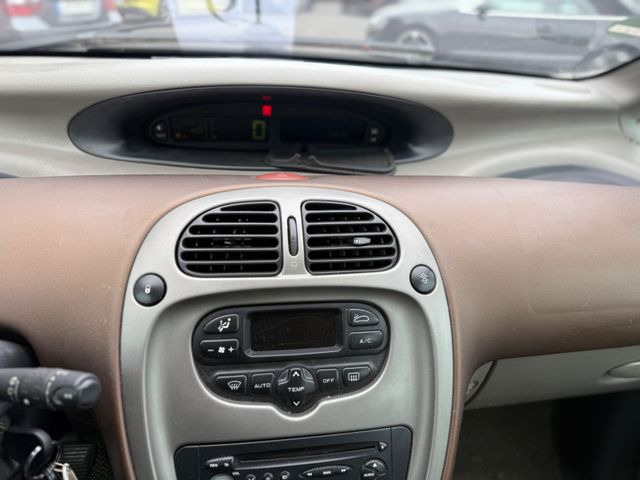 Sedan Citroën Xsara Picasso 1.8 16V Exclusive: foto 11