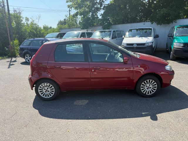 Fiat Punto Aktueller HU Motorschaden - Sedan: foto 3 Fiat Punto Aktueller HU Motorschaden - Sedan: foto 3