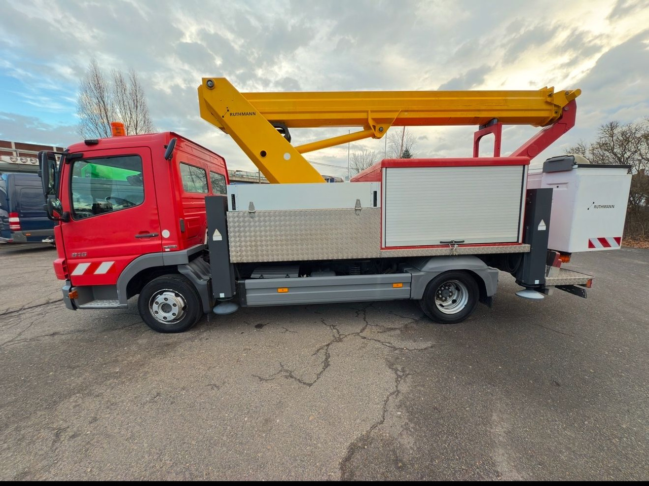 Camión con plataforma elevadora Mercedes-Benz Atego 816 2 4-Zyl. 4x2 Hebebühne: foto 7 Camión con plataforma elevadora Mercedes-Benz Atego 816 2 4-Zyl. 4x2 Hebebühne: foto 7