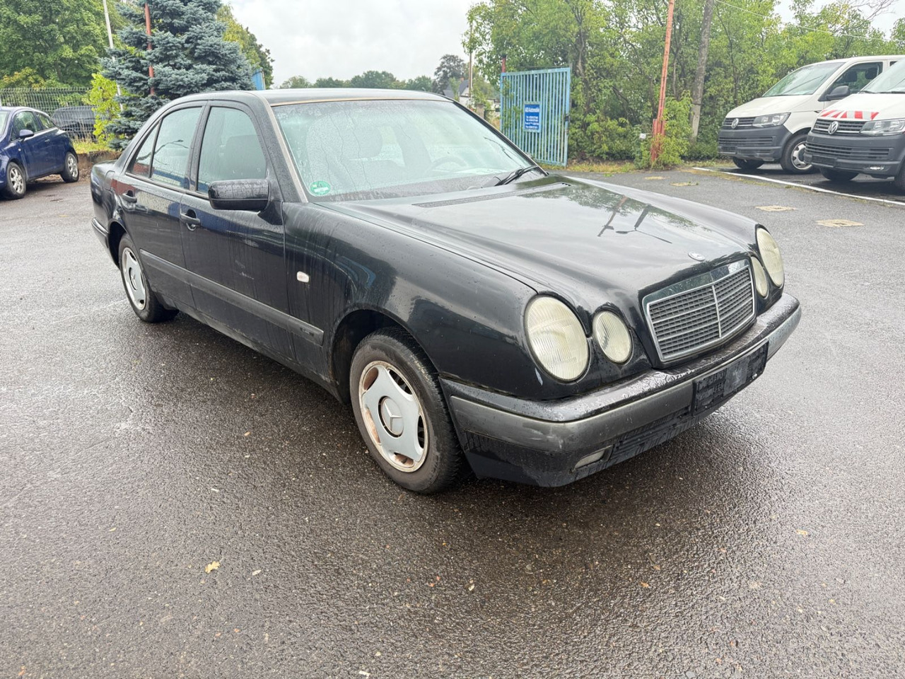 Mercedes-Benz E 200 - Sedan: foto 1 Mercedes-Benz E 200 - Sedan: foto 1