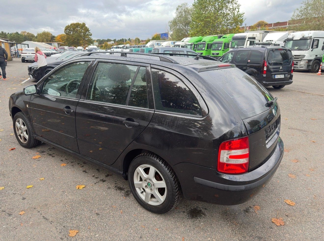 Coche familiar Skoda Fabia Combi Cool Edition: foto 6 Coche familiar Skoda Fabia Combi Cool Edition: foto 6