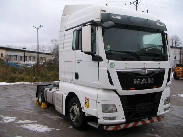 MAN TGX 18.480 / LOW DECK / ENGINE DAMAGE. - Cabeza tractora: foto 1 MAN TGX 18.480 / LOW DECK / ENGINE DAMAGE. - Cabeza tractora: foto 1