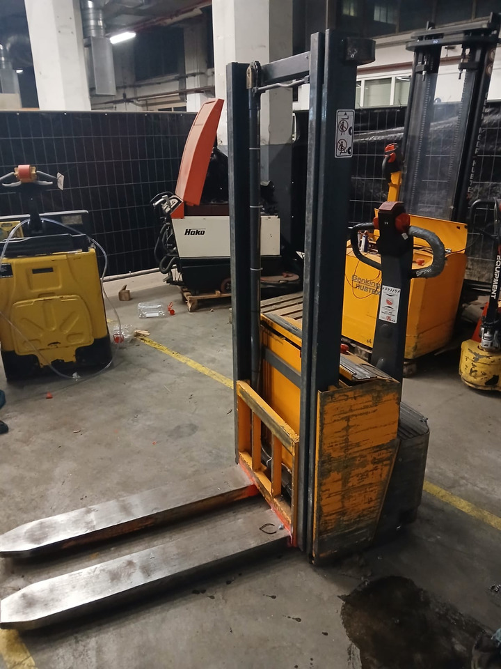 EGV12 - Apilador: foto 1 EGV12 - Apilador: foto 1