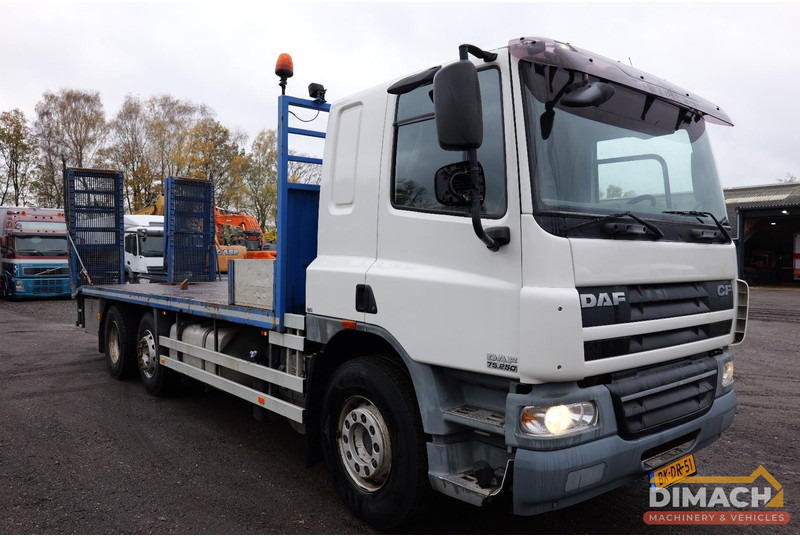 DAF FAG CF 75 Oprijwagen met hydraulische kleppen 6x2*4 - airco - 16.150 KG - Camión chasis: foto 4 DAF FAG CF 75 Oprijwagen met hydraulische kleppen 6x2*4 - airco - 16.150 KG - Camión chasis: foto 4