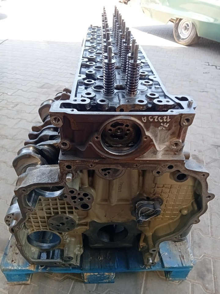 Blok om 471 głowica tłoki stan nieznany, wał po zatarciu - Motor: foto 2 Blok om 471 głowica tłoki stan nieznany, wał po zatarciu - Motor: foto 2