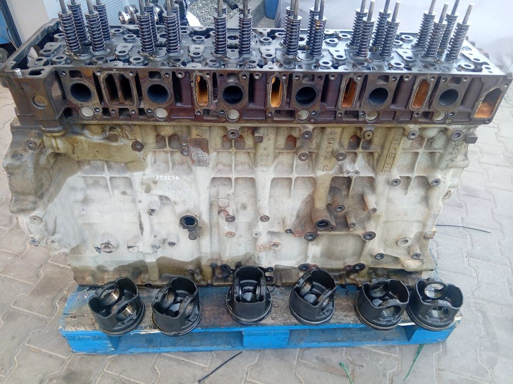 Blok om 471 głowica tłoki stan nieznany, wał po zatarciu - Motor: foto 4 Blok om 471 głowica tłoki stan nieznany, wał po zatarciu - Motor: foto 4