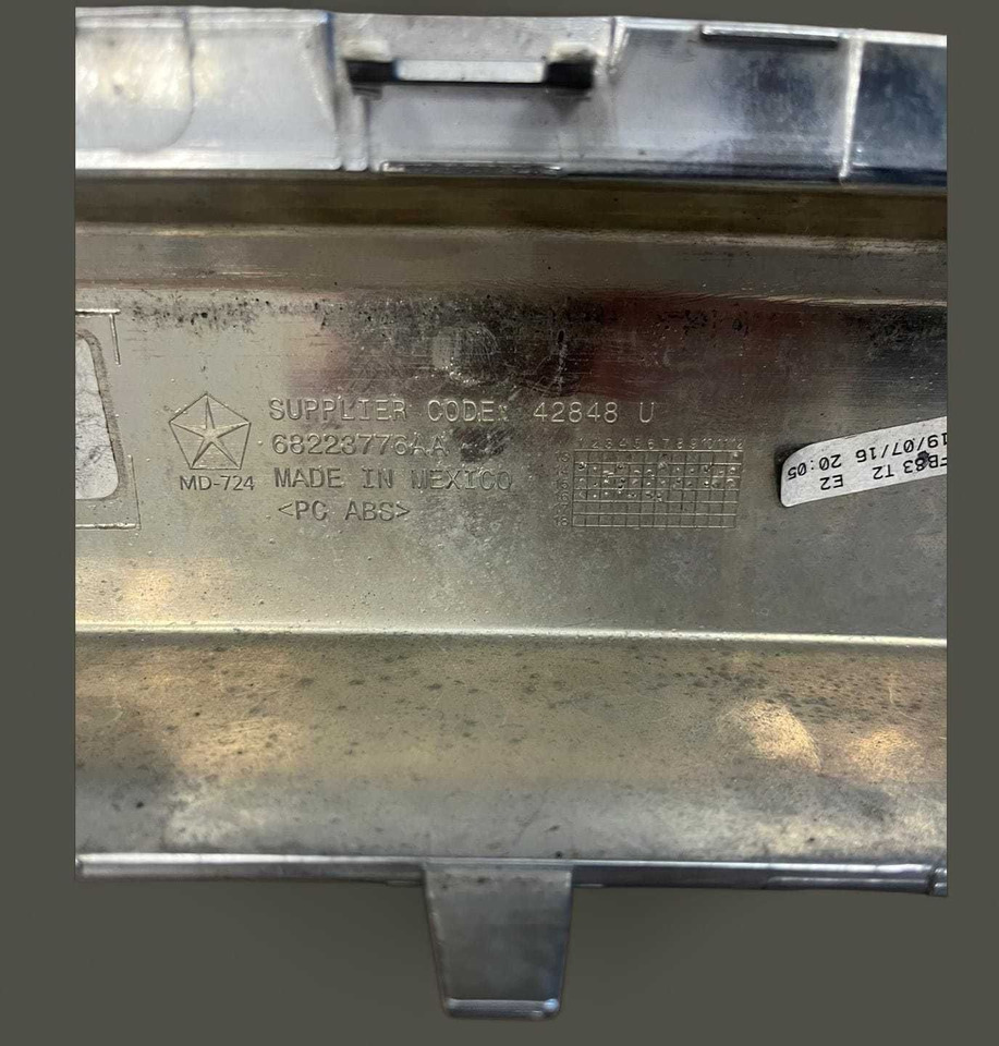 Listwa nakładka zderzaka srebna. DODGE JOURNEY CROSSROAD. - Parachoques para Coche: foto 2 Listwa nakładka zderzaka srebna. DODGE JOURNEY CROSSROAD. - Parachoques para Coche: foto 2