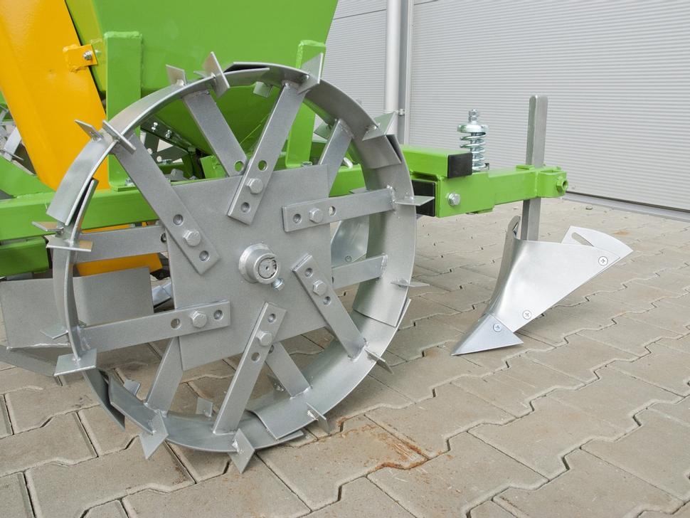 Bomet Kartoffelpflanzmaschine / Potato planter / Planteuse de pomme de terre / Piantapatate / Sadzarka ziemniaków - Plantadora de patatas: foto 3 Bomet Kartoffelpflanzmaschine / Potato planter / Planteuse de pomme de terre / Piantapatate / Sadzarka ziemniaków - Plantadora de patatas: foto 3
