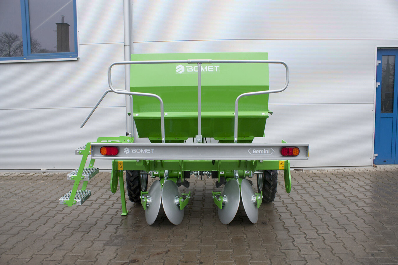 Bomet Kartoffelpflanzmaschine / Potato planter / Planteuse de pomme de terre / Piantapatate / Sadzarka ziemniaków - Plantadora de patatas: foto 5 Bomet Kartoffelpflanzmaschine / Potato planter / Planteuse de pomme de terre / Piantapatate / Sadzarka ziemniaków - Plantadora de patatas: foto 5