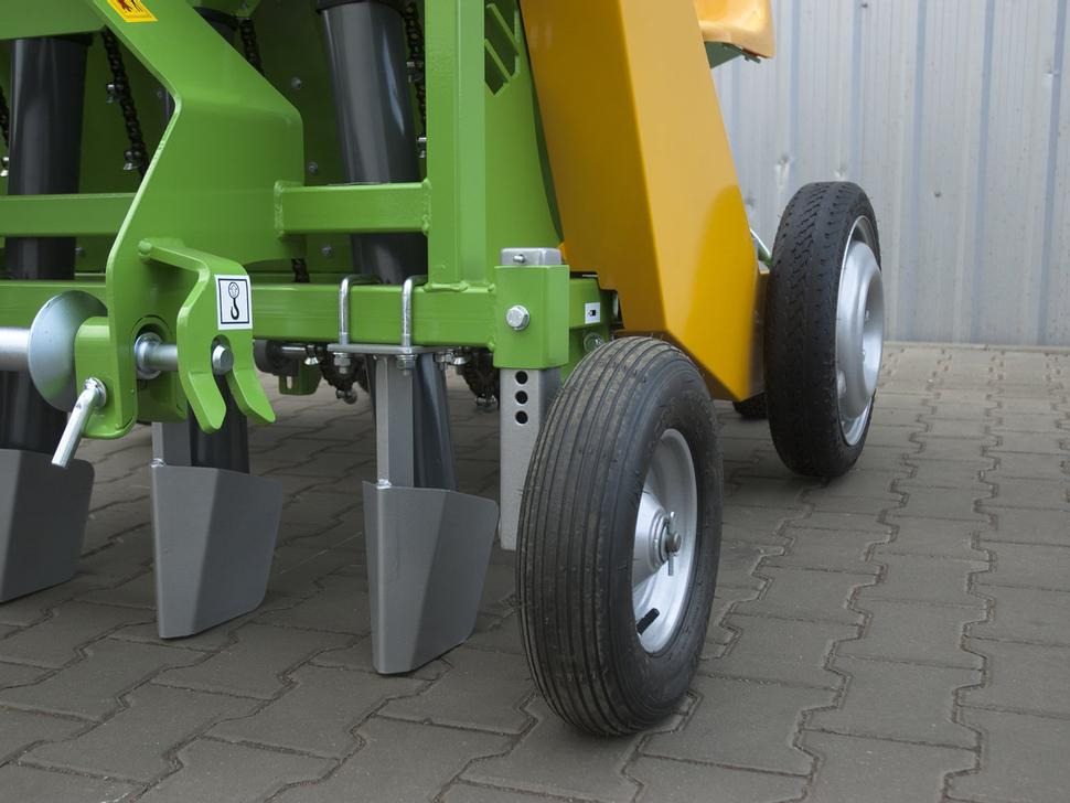 Bomet Zwiebel, Knoblauch Pflanzmaschine / Onion, garlic planter / Planteuse d'oignons et d'ail / Piantatrice per cipolla, aglio / Cebolla, ajo Sembradora / Сажалка для лука, чеснока / Sadzarka do cebuli - Maquinaria de siembra: foto 4 Bomet Zwiebel, Knoblauch Pflanzmaschine / Onion, garlic planter / Planteuse d'oignons et d'ail / Piantatrice per cipolla, aglio / Cebolla, ajo Sembradora / Сажалка для лука, чеснока / Sadzarka do cebuli - Maquinaria de siembra: foto 4