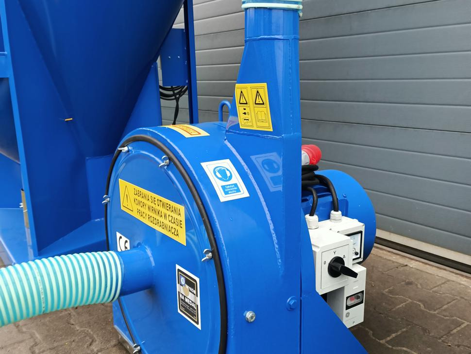Dozamech Getreidebrecher / Grain crusher / Broyeur à grains / Trituratore / Измельчитель / Rozdrabniacz - Maquinaria ganadera: foto 2 Dozamech Getreidebrecher / Grain crusher / Broyeur à grains / Trituratore / Измельчитель / Rozdrabniacz - Maquinaria ganadera: foto 2