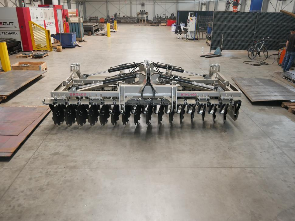 ROLEX Hydraulische Scheibenegge / Hydraulic discs harrow / Dechaumeur à disques / Erpice a dischi / Гидравлическая дисковая борона / Brona talerzowa hydraulicznie składana lekka 4 m - Rastras: foto 1 ROLEX Hydraulische Scheibenegge / Hydraulic discs harrow / Dechaumeur à disques / Erpice a dischi / Гидравлическая дисковая борона / Brona talerzowa hydraulicznie składana lekka 4 m - Rastras: foto 1
