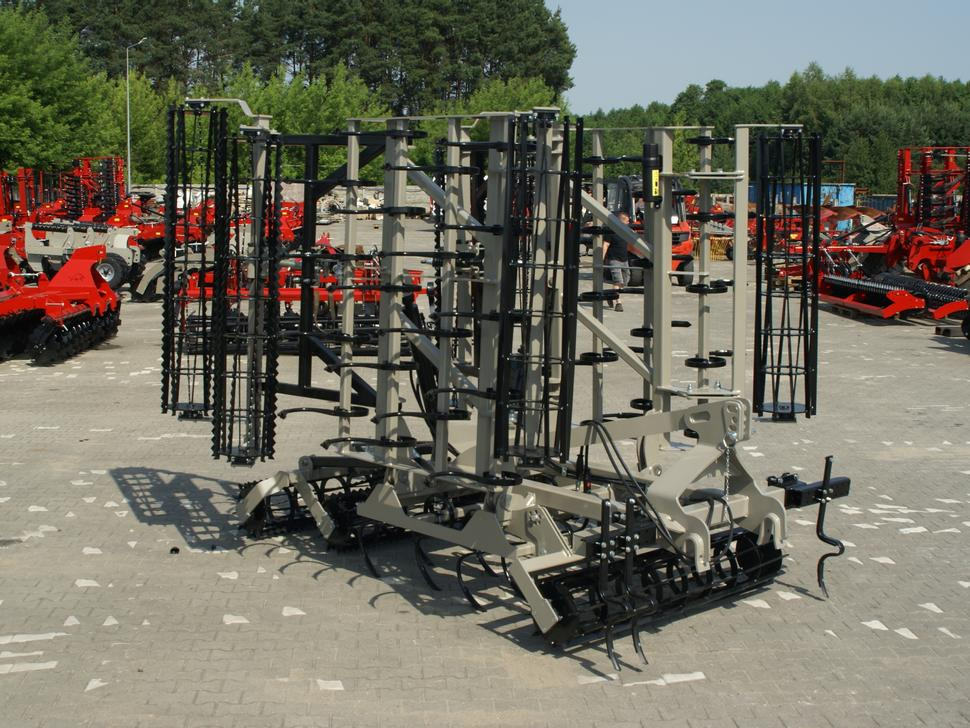 ROLEX Saatbettkombination / Hydraulically cultivator / Vibroculteur / Aggregato di coltivazione / Почвообрабатывающий гидравлический складывающийся агрегат / Agregat uprawowy hydraulicznie składany - Cultivador: foto 1 ROLEX Saatbettkombination / Hydraulically cultivator / Vibroculteur / Aggregato di coltivazione / Почвообрабатывающий гидравлический складывающийся агрегат / Agregat uprawowy hydraulicznie składany - Cultivador: foto 1