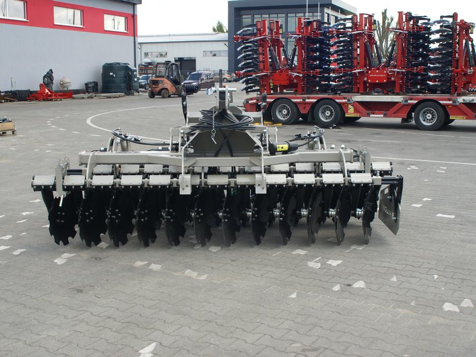 ROLEX Scheibenegge / Disc harrow with hydropack and tire roller / Dechaumeur à disques / Erpice a dischi / Дисковая борона с гидропаком и колёсным катком / Agregat talerzowy uprawowy z hydropackiem i - Rastras: foto 3 ROLEX Scheibenegge / Disc harrow with hydropack and tire roller / Dechaumeur à disques / Erpice a dischi / Дисковая борона с гидропаком и колёсным катком / Agregat talerzowy uprawowy z hydropackiem i - Rastras: foto 3