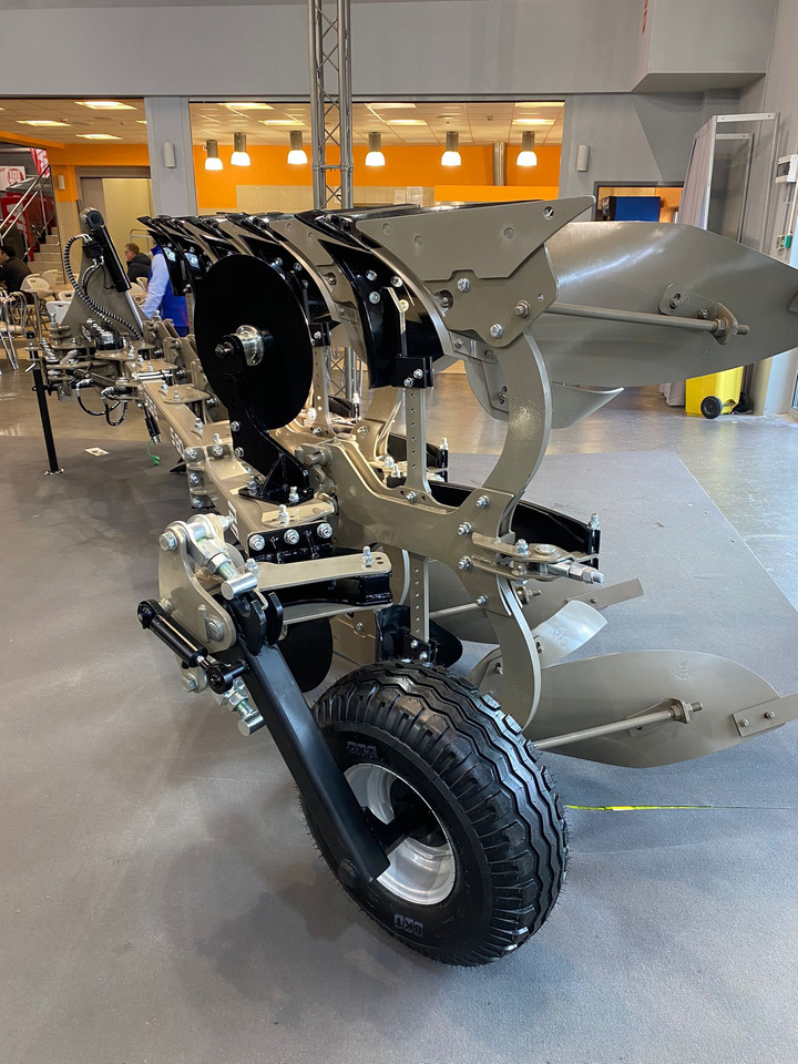 ROLEX Volldrehpflug / Rotary plough / Charrue réversible / Aratro reversibile / Оборотный плуг / Pług obrotowy 3+1 - Arado: foto 5 ROLEX Volldrehpflug / Rotary plough / Charrue réversible / Aratro reversibile / Оборотный плуг / Pług obrotowy 3+1 - Arado: foto 5