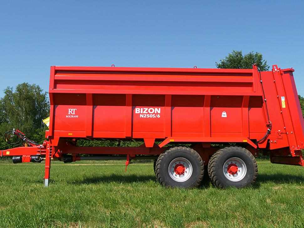 Roltrans Miststreuer / Manure spreader / Epandeur à fumier / Spandiletame / Разбрасыватель органических удобрений / Rozrzutnik obornika N205S/6 BIZON 14 t - Esparcidor de estiércol: foto 3 Roltrans Miststreuer / Manure spreader / Epandeur à fumier / Spandiletame / Разбрасыватель органических удобрений / Rozrzutnik obornika N205S/6 BIZON 14 t - Esparcidor de estiércol: foto 3