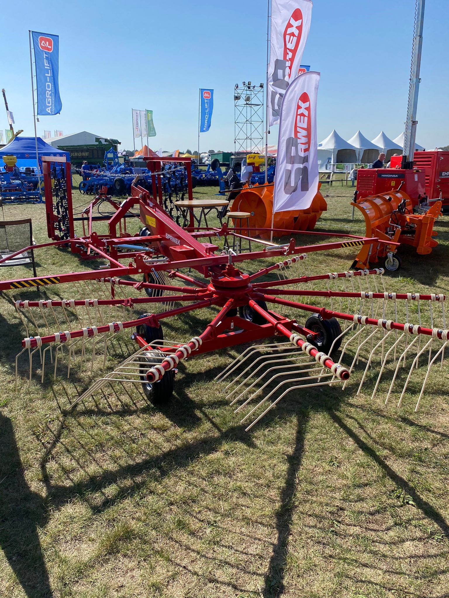 Spawex Kreiselschwader / Rake / Andaineur / Rastrillo / Rastrello / Zgrabiarka 4,5 m - Henificadora: foto 1 Spawex Kreiselschwader / Rake / Andaineur / Rastrillo / Rastrello / Zgrabiarka 4,5 m - Henificadora: foto 1