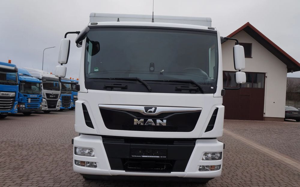 MAN TGM 12.290 / 15.290 EURO 6 KONTENER 20 PALET WINDA - Camión caja cerrada: foto 3 MAN TGM 12.290 / 15.290 EURO 6 KONTENER 20 PALET WINDA - Camión caja cerrada: foto 3