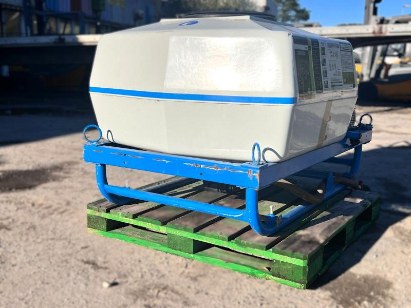 BLANCHARD CUVE D'ARROSAGE PULVERISATEUR AVEC POMPE ELECTRIQUE SUR BERCE (NET DE TVA) - Pulverizador suspendido: foto 5 BLANCHARD CUVE D'ARROSAGE PULVERISATEUR AVEC POMPE ELECTRIQUE SUR BERCE (NET DE TVA) - Pulverizador suspendido: foto 5