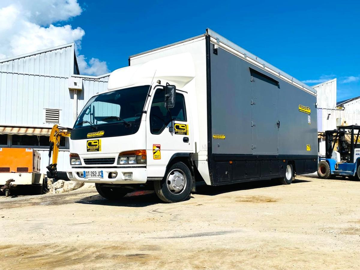 ISUZU Camion SÉRIE N AVEC 2 STRUCTURES CHAPITEAUX - Camión caja cerrada: foto 1 ISUZU Camion SÉRIE N AVEC 2 STRUCTURES CHAPITEAUX - Camión caja cerrada: foto 1