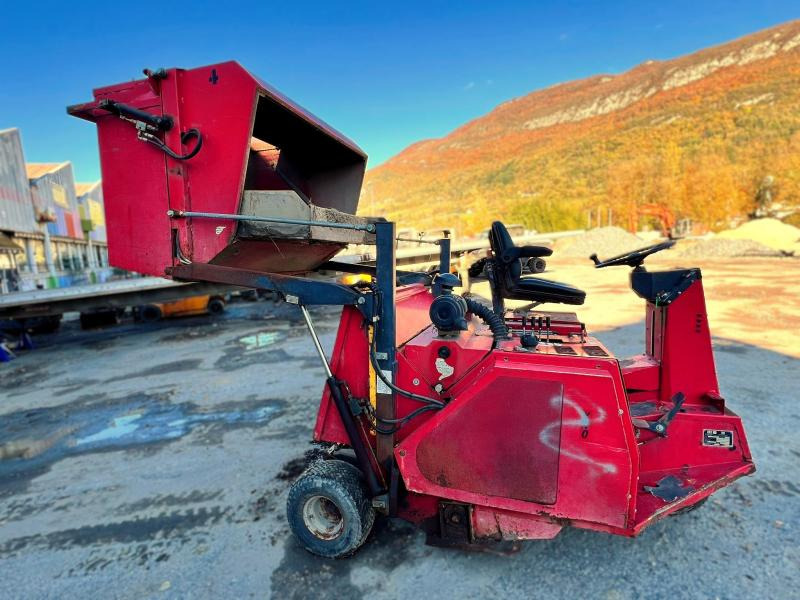 YNO 135-3 VEH Balayeuse diesel - Barredora vial: foto 5 YNO 135-3 VEH Balayeuse diesel - Barredora vial: foto 5