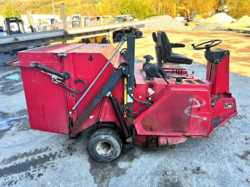 YNO 135-3 VEH Balayeuse diesel - Barredora vial: foto 3 YNO 135-3 VEH Balayeuse diesel - Barredora vial: foto 3