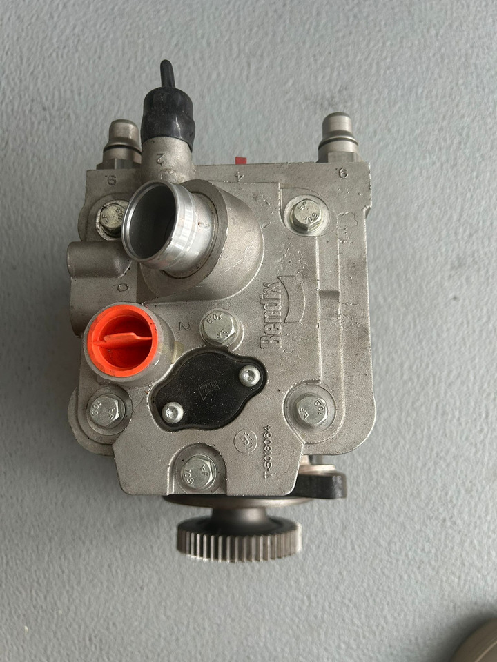 MERCEDES-BENZ KNORR-BREMSE-BENDIX- A0011304515 - Compresor: foto 2 MERCEDES-BENZ KNORR-BREMSE-BENDIX- A0011304515 - Compresor: foto 2