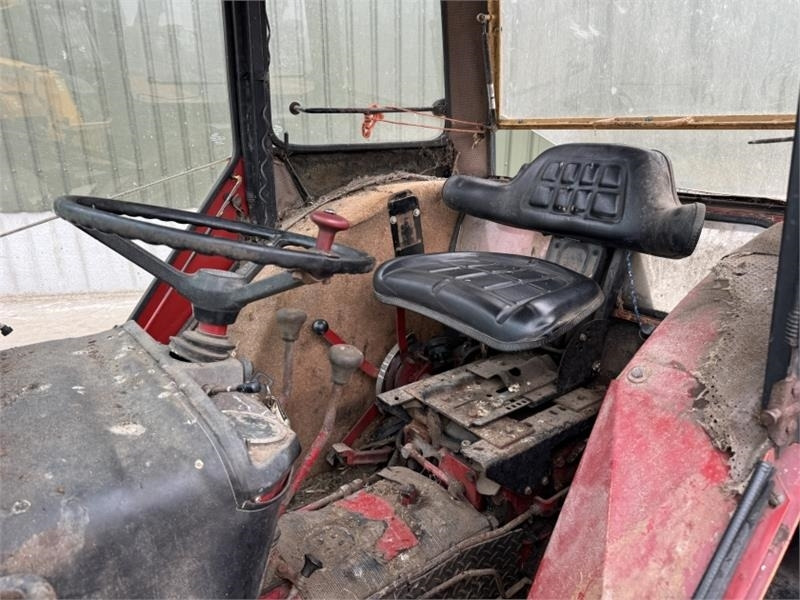 Tractor International 533 Tractor: foto 15 Tractor International 533 Tractor: foto 15