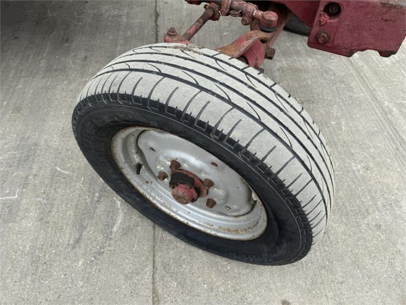 Tractor International 533 Tractor: foto 9 Tractor International 533 Tractor: foto 9