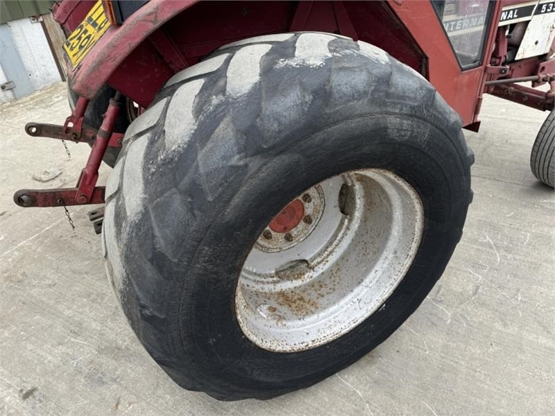 Tractor International 533 Tractor: foto 8 Tractor International 533 Tractor: foto 8