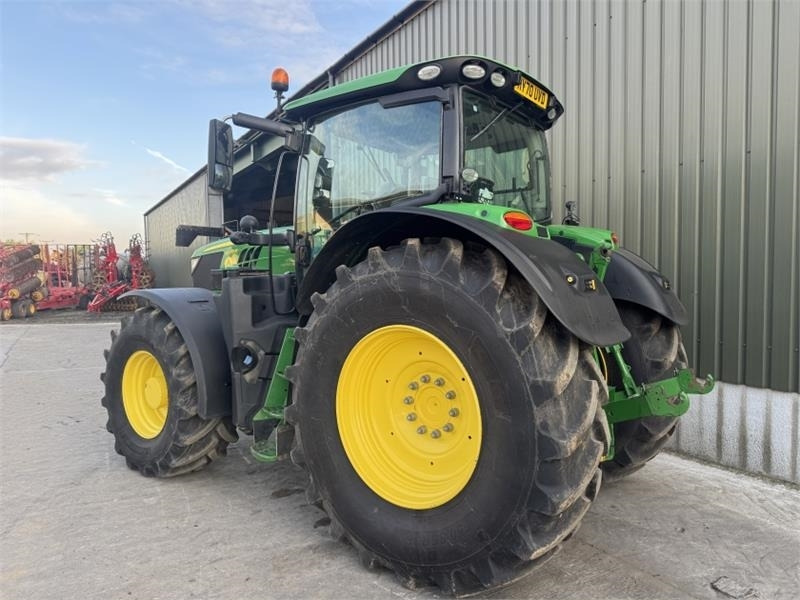 John Deere 6215R Command Pro **Ultimate Edition**Front PTO** - Tractor: foto 2 John Deere 6215R Command Pro **Ultimate Edition**Front PTO** - Tractor: foto 2
