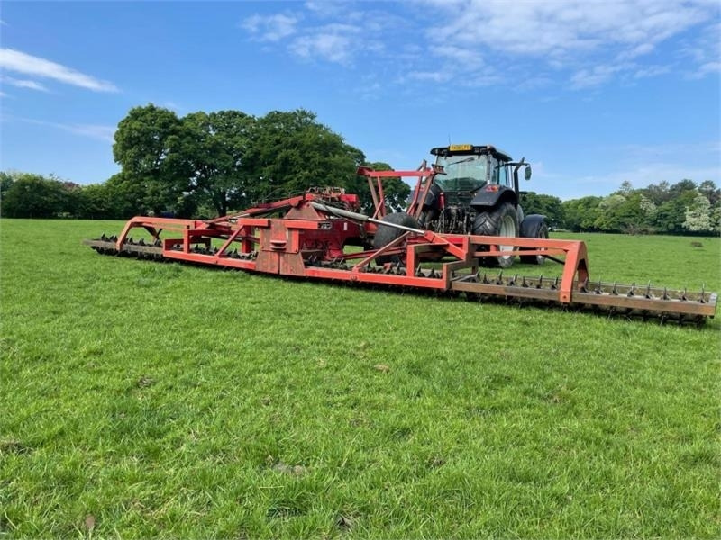 K-Two AE-RO II 9.6 Meter Grassland Aerator - Maquinaria de jardinería: foto 2 K-Two AE-RO II 9.6 Meter Grassland Aerator - Maquinaria de jardinería: foto 2